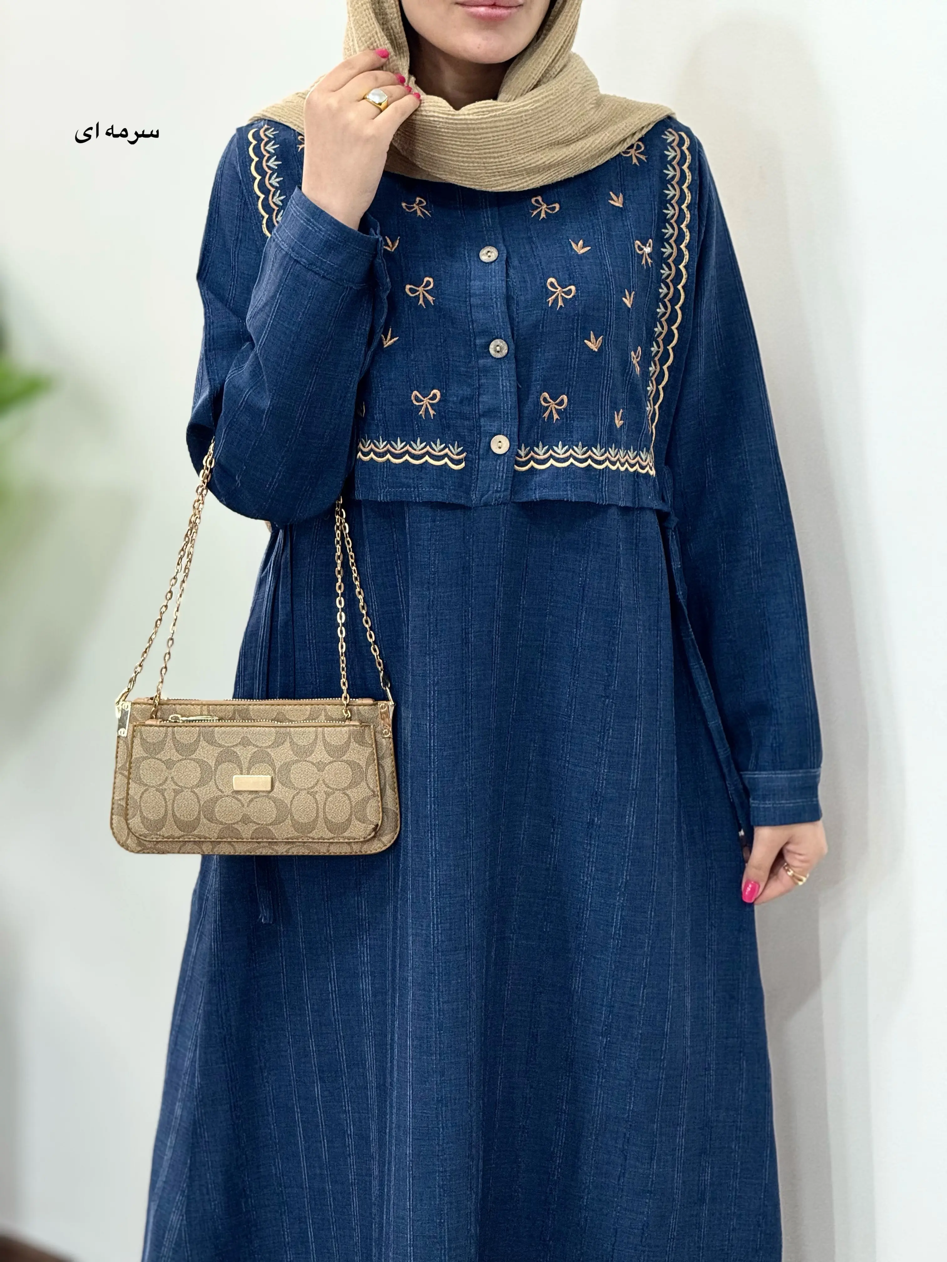 پیراهن مانتویی گلدوزی آیسو گلاره